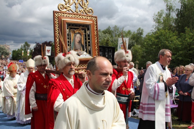 25. lecie koronacji obrazu Matki Bożej Cierpliwie Słuchającej - Msza (cześć I)