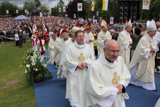 25. lecie koronacji obrazu Matki Bożej Cierpliwie Słuchającej - Msza (cześć I)