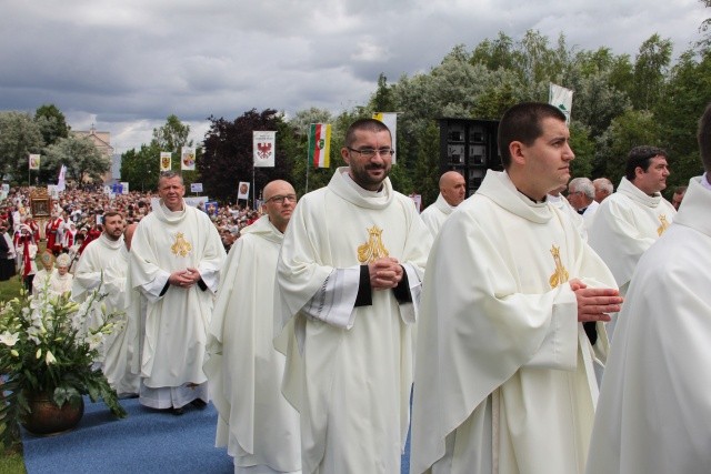 25. lecie koronacji obrazu Matki Bożej Cierpliwie Słuchającej - Msza (cześć I)