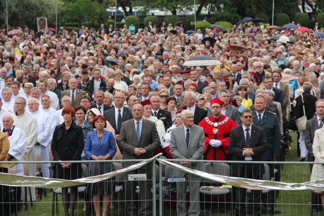 25. lecie koronacji obrazu Matki Bożej Cierpliwie Słuchającej - Msza (cześć I)