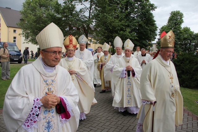 25. lecie koronacji obrazu Matki Bożej Cierpliwie Słuchającej - Msza (cześć I)