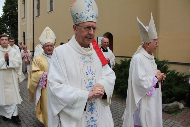 25. lecie koronacji obrazu Matki Bożej Cierpliwie Słuchającej - Msza (cześć I)