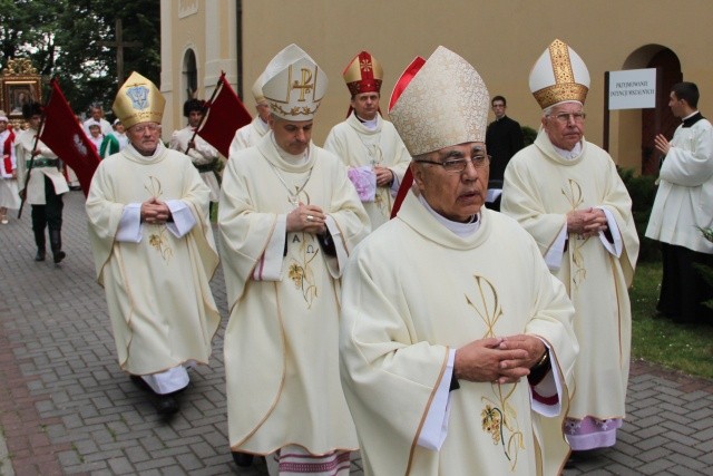 25. lecie koronacji obrazu Matki Bożej Cierpliwie Słuchającej - Msza (cześć I)
