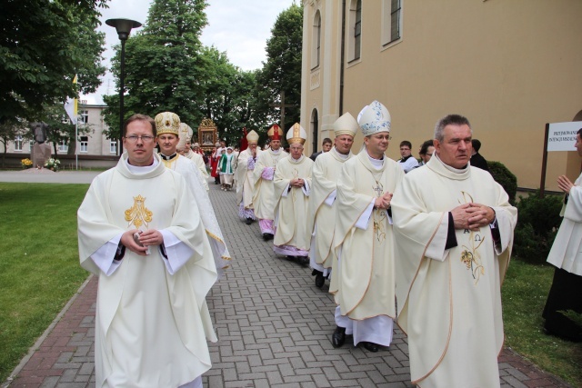 25. lecie koronacji obrazu Matki Bożej Cierpliwie Słuchającej - Msza (cześć I)