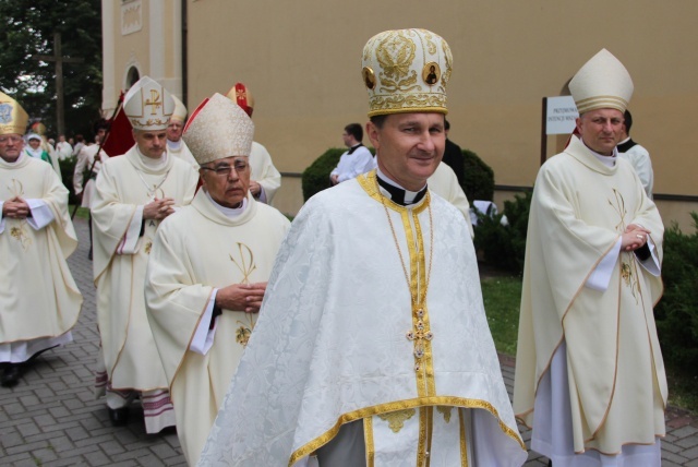 25. lecie koronacji obrazu Matki Bożej Cierpliwie Słuchającej - Msza (cześć I)