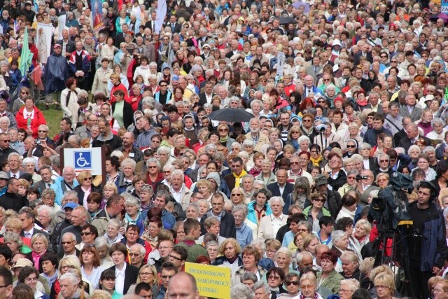 25. lecie koronacji obrazu Matki Bożej Cierpliwie Słuchającej - Msza (cześć II)