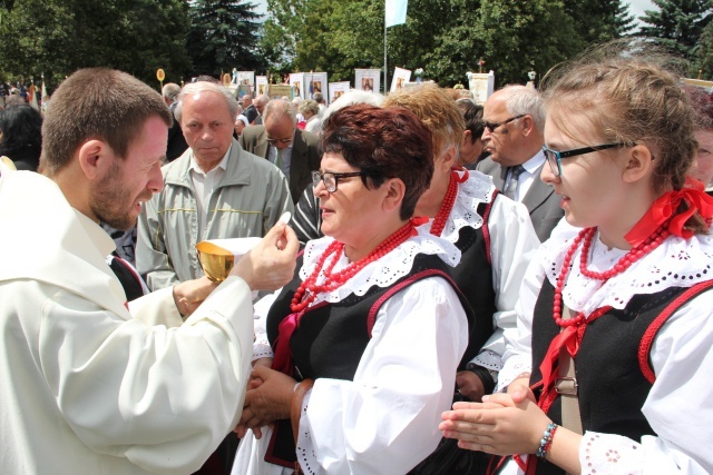 25. lecie koronacji obrazu Matki Bożej Cierpliwie Słuchającej - Msza (cześć II)