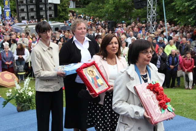 25. lecie koronacji obrazu Matki Bożej Cierpliwie Słuchającej - Msza (cześć II)