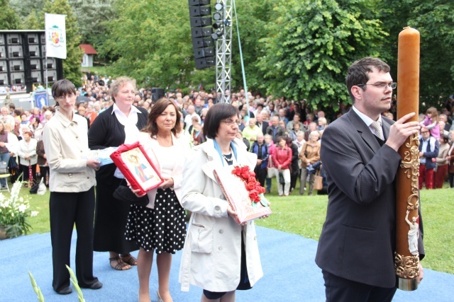 25. lecie koronacji obrazu Matki Bożej Cierpliwie Słuchającej - Msza (cześć II)