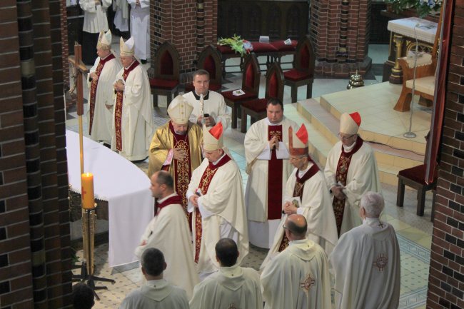 Koronacja ikony Matki Bożej w Gliwicach cz. 1