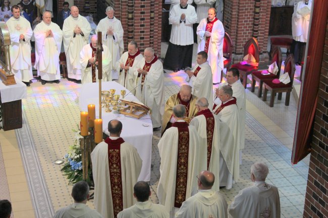 Koronacja ikony Matki Bożej w Gliwicach cz. 1