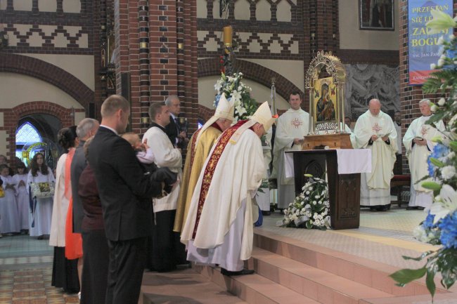 Koronacja ikony Matki Bożej w Gliwicach cz. 1