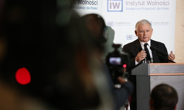 Kaczyński: Trwanie rządu jest skandalem