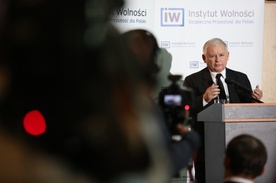 Kaczyński: Trwanie rządu jest skandalem