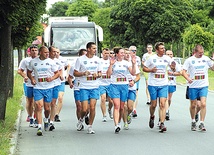  W biegu do Maryi z Łowicza na Jasną Górę wzięło udział 18 osób