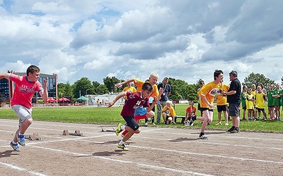  Konkurencje sportowe odbywały się na miejscowym stadionie