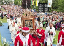 Mszę św. odprawiało ponad 300 kapłanów i kilkunastu biskupów z całej Polski 