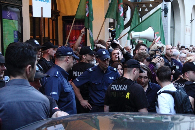 Protest przeciwko "Golgota Picnic"