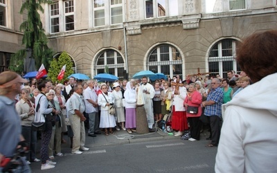 Modlitwa uwielbienia pod Teatrem Polskim