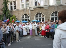 Modlitwa uwielbienia pod Teatrem Polskim