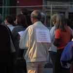 Protest pod Teatrem Śląskim