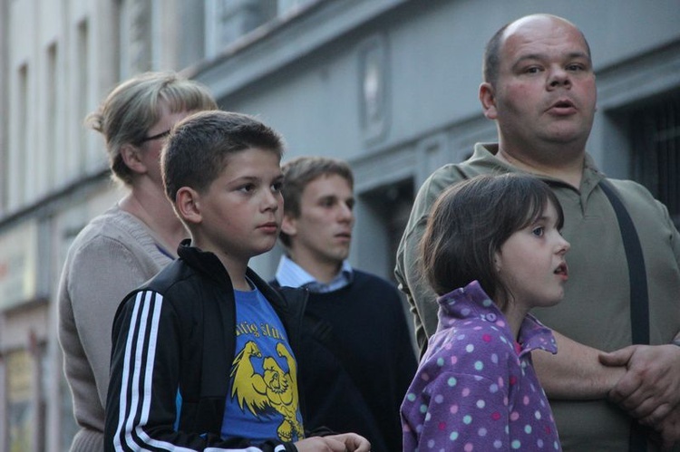 Protest pod Teatrem Śląskim