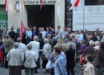 Protest pod Teatrem Śląskim