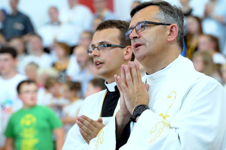 Młodzież - początek Mszy