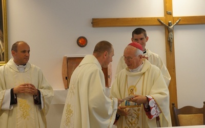 Podczas uroczystej Eucharystii bp Andrzej F. Dziuba erygował nową parafię, której proboszczem ustanowił ks. Rafała Babickiego