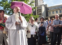 Przeciwko pokazowi filmowemu „Golgota Picnic” protestowano 27 czerwca przed TR Warszawa