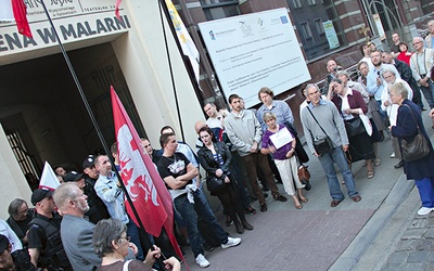  Kilka osób dołączyło się spontanicznie do protestu