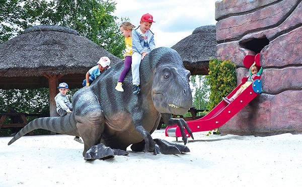  Wejść do paszczy lub na grzbiet dinozaura to nie lada atrakcja dla dzieci 