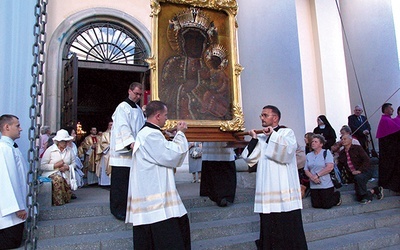  Co roku 3 lipca na ulice Lublina wyrusza procesja z obrazem Matki Bożej