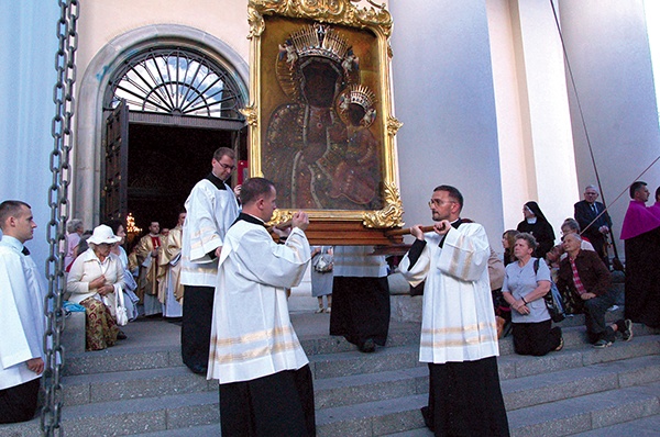  Co roku 3 lipca na ulice Lublina wyrusza procesja z obrazem Matki Bożej