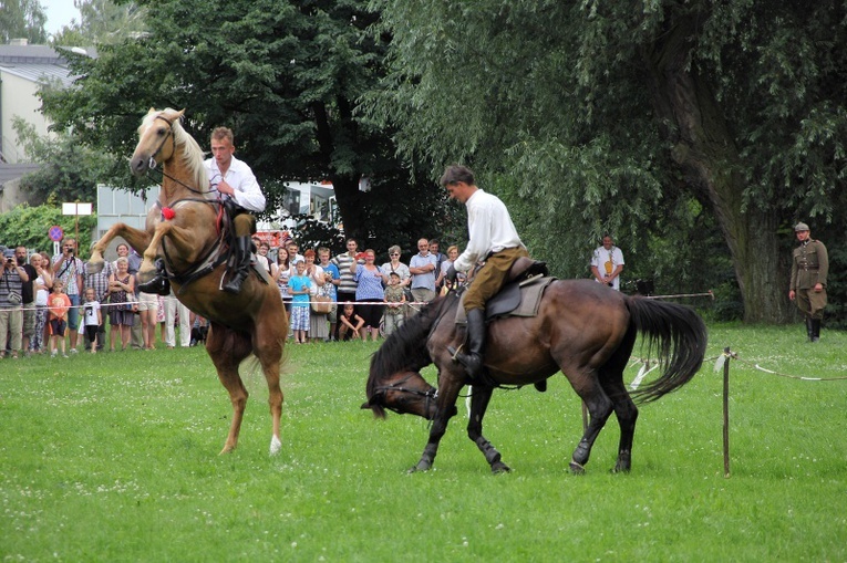 Defilada i pokazy rekonstruktorów