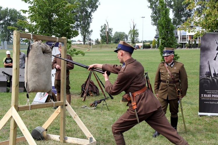 Defilada i pokazy rekonstruktorów