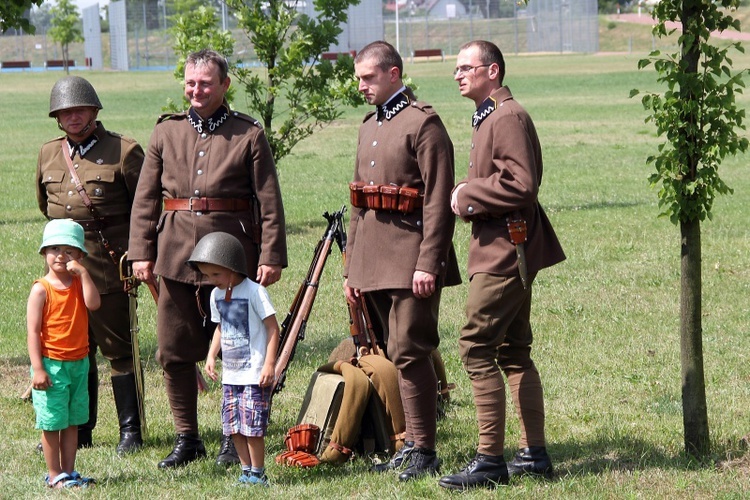 Defilada i pokazy rekonstruktorów