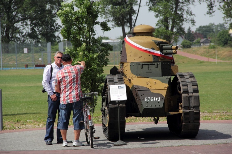 Defilada i pokazy rekonstruktorów