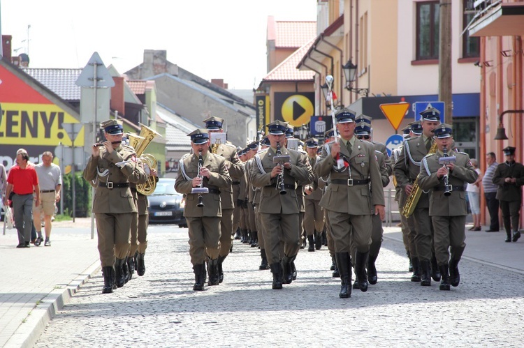 Defilada i pokazy rekonstruktorów