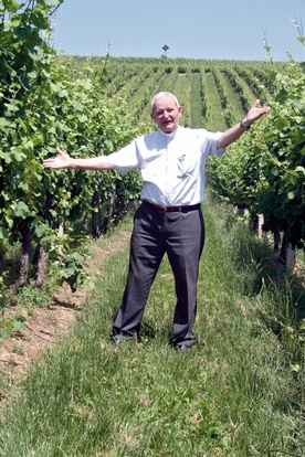 Archidiecezja dźakovsko-osijecka jako jedyna w Chorwacji zajmuje się produkcją wina, a ks. Stjepan Karalić jest gospodarzem diecezjalnej winnicy (na zdjęciu obok) od 40 lat 
