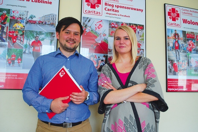 Mateusz Jocek i Ewelina Piasecka podkreślają, że te kolonie to dla dzieci wielka przygoda, ale też szansa na lepsze życie 