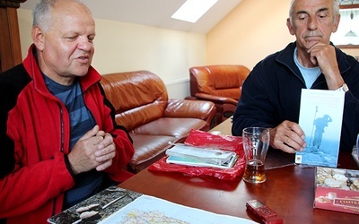  Jerzy Bożek (z lewej) i Kazimierz Kocur wspominają rowerową wyprawę życia 