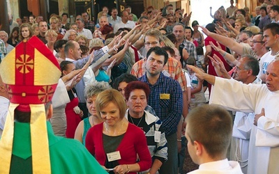 Na zakończenie spotkania kilkadziesiąt osób złożyło deklarację przystąpienia do Krucjaty Wyzwolenia Człowieka