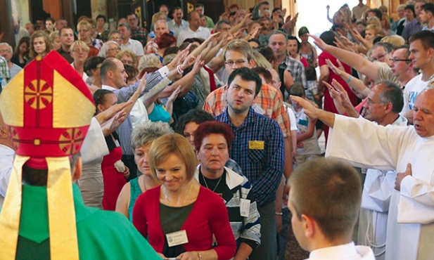 Na zakończenie spotkania kilkadziesiąt osób złożyło deklarację przystąpienia do Krucjaty Wyzwolenia Człowieka