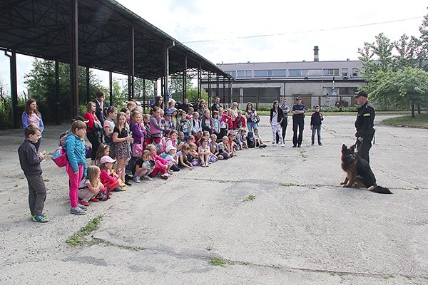 Jedną z atrakcji była wizyta w słupskiej komendzie policji