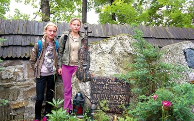 Na zabytkowym cmentarzu znajdują się groby osób najbardziej zasłużonych dla Zakopanego, m.in. mogiły ludzi gór