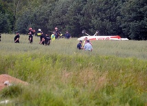 Z maszyny, która spadła na pole pod Jedlińskiem, uratowali się pilot-instruktor i uczeń