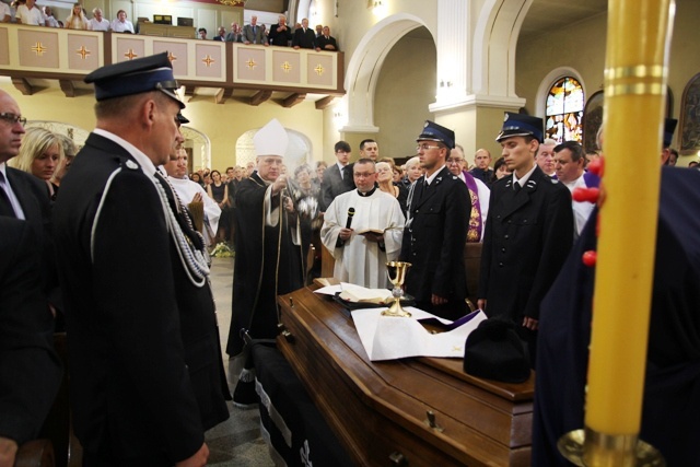 Pogrzeb śp. ks. kan. Bernarda Jarka w Pruchnej