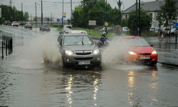 Zalane garaże i ulice