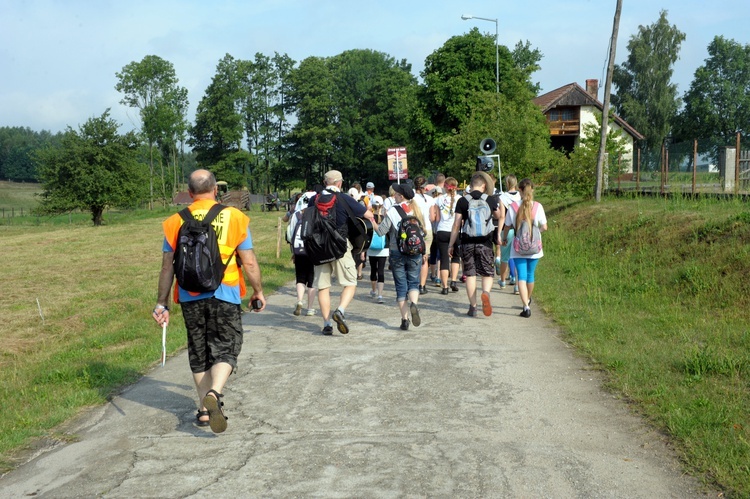 Do Rokitna - foto ks. R. Tomaszczuk